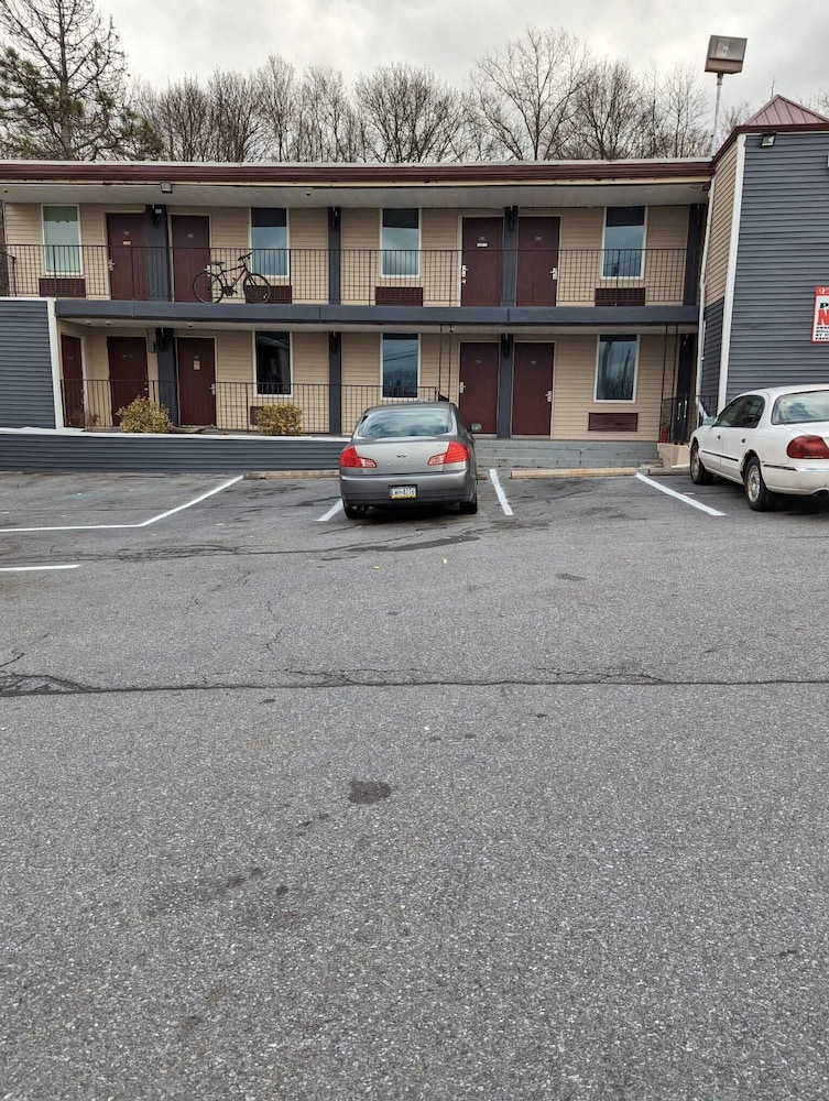 Executive Inn Coopersburg 25/33