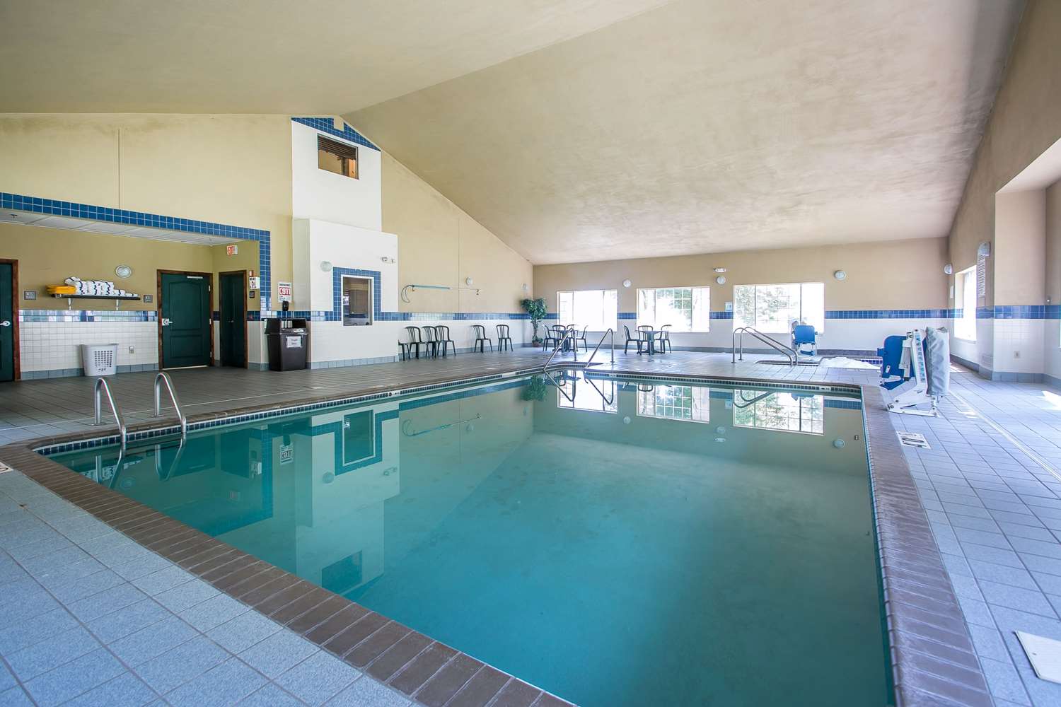 Quality Inn & Suites East Troy I-43 24/33