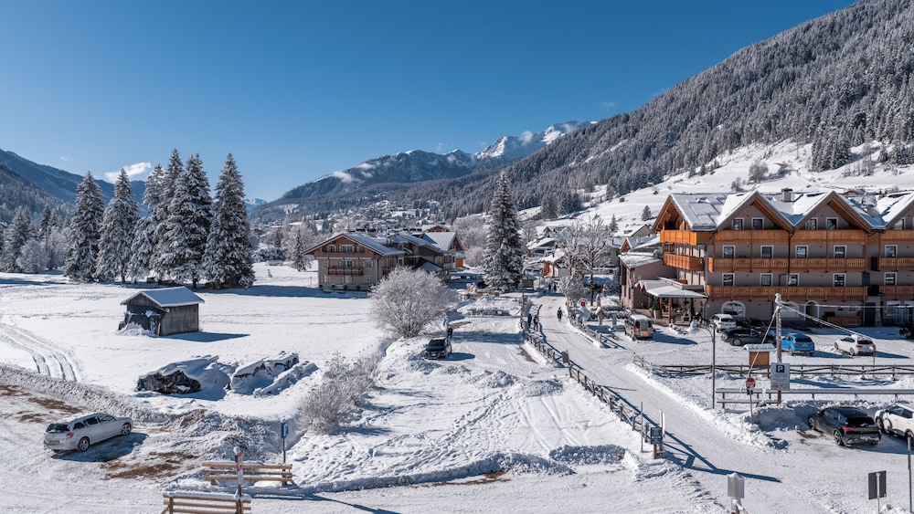 X Alp Hotel 60/64