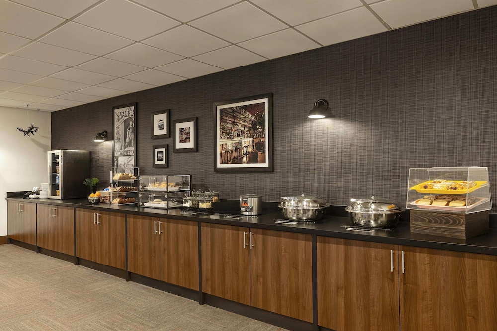 Royle Hotel Milwaukee Airport 48/64