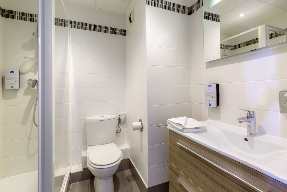 Hotel Kyriad Avignon Palais des Papes 70/73