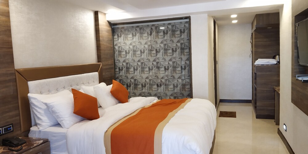 Hotel Dev Residency 11/50
