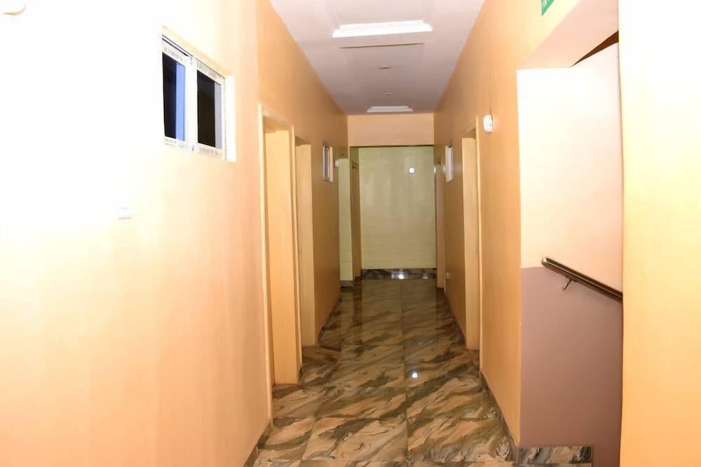 Buggatti Hotel And Suites 17/18