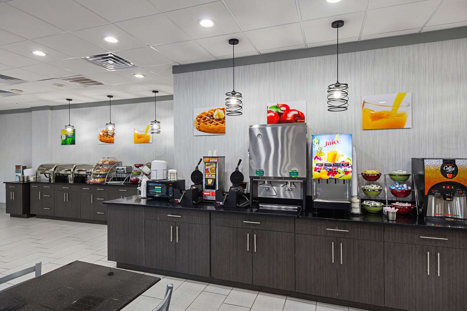 Quality Inn & Suites Greenville - Haywood Mall 23/28