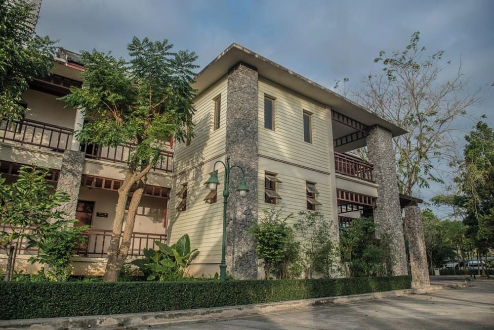 Baan Tai Had Resort and Water Sports 5/50
