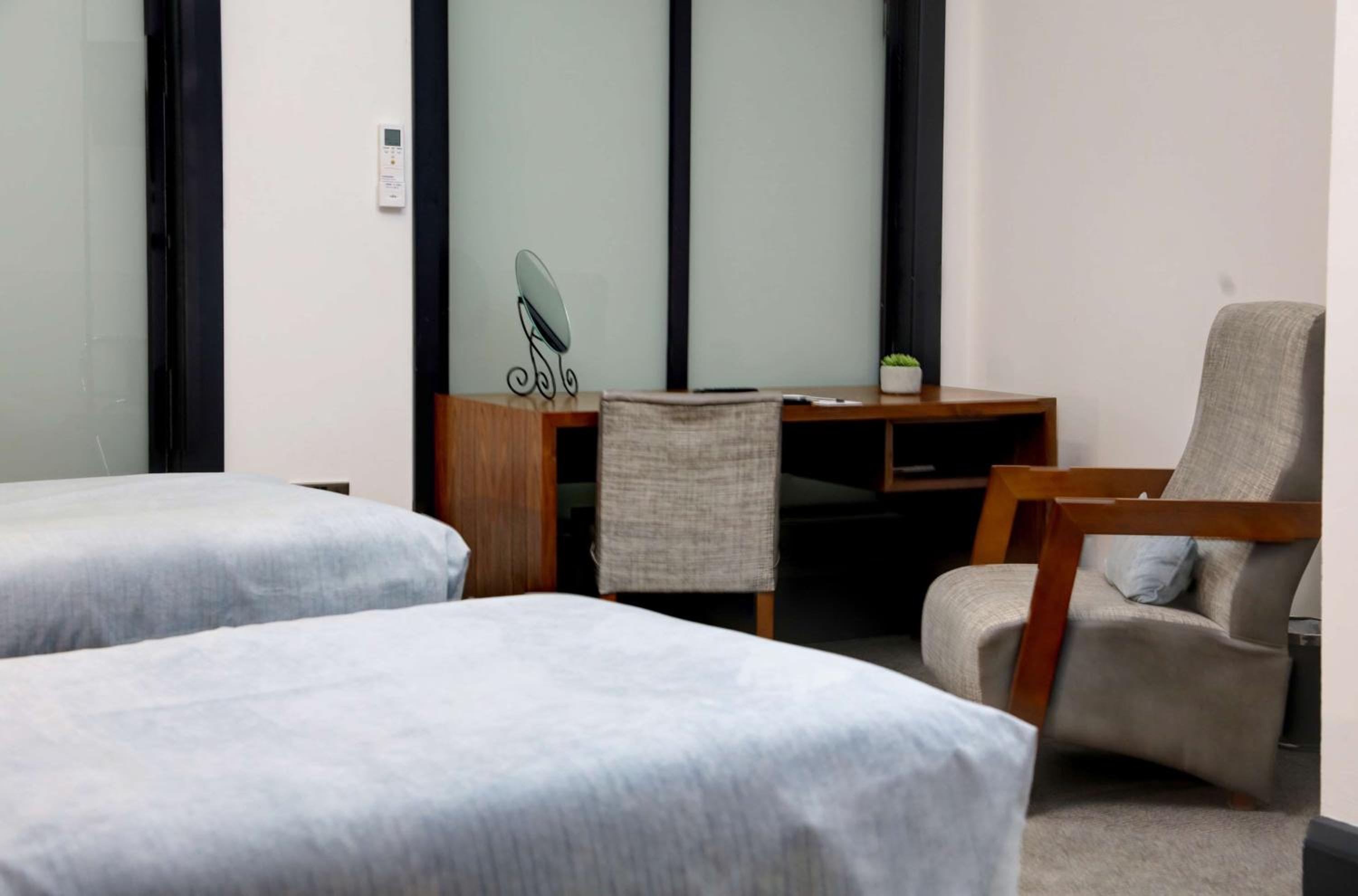 City, Twin Beds, No Window