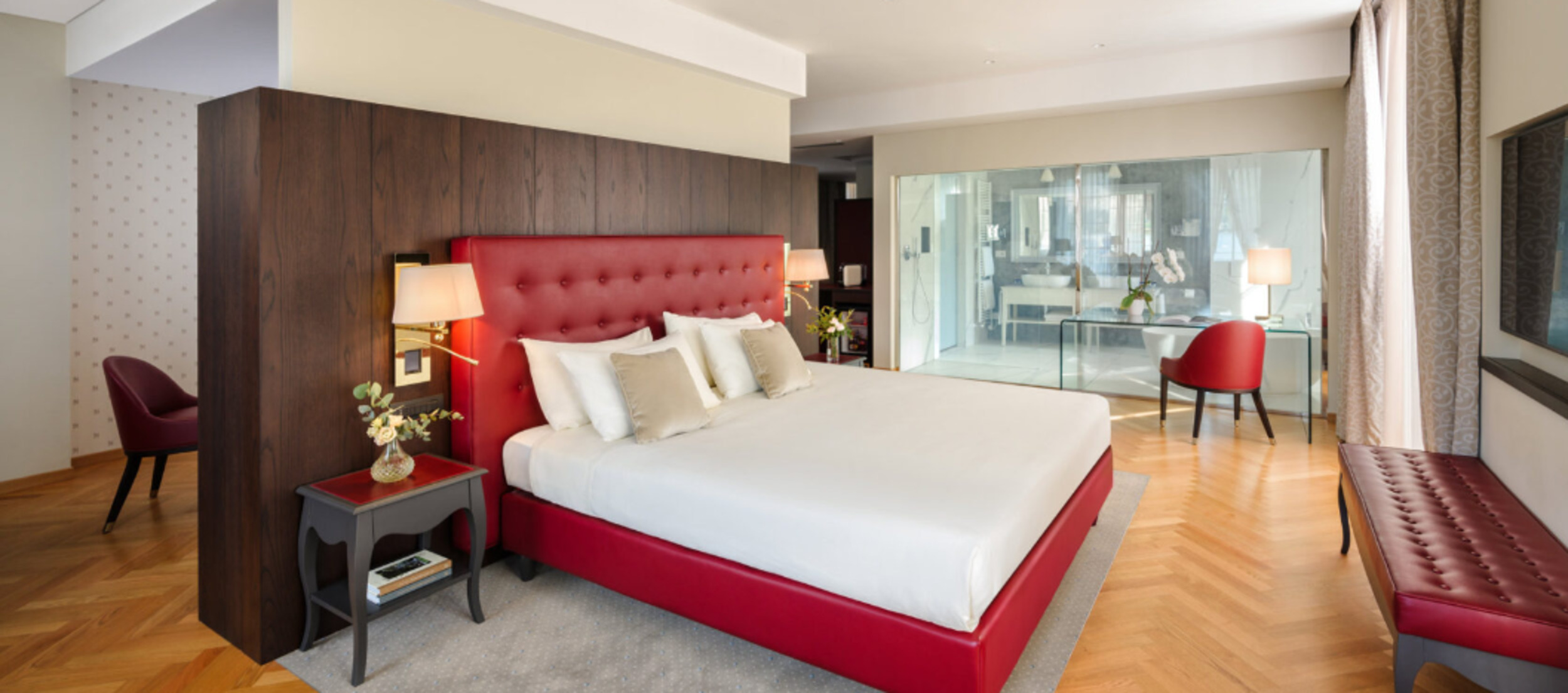 Suite, Lake View