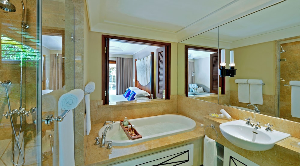 2 BEDROOMS, POOL, VILLA, 2 DOUBLE BEDS, BEACH FRONT, 2 SOFA