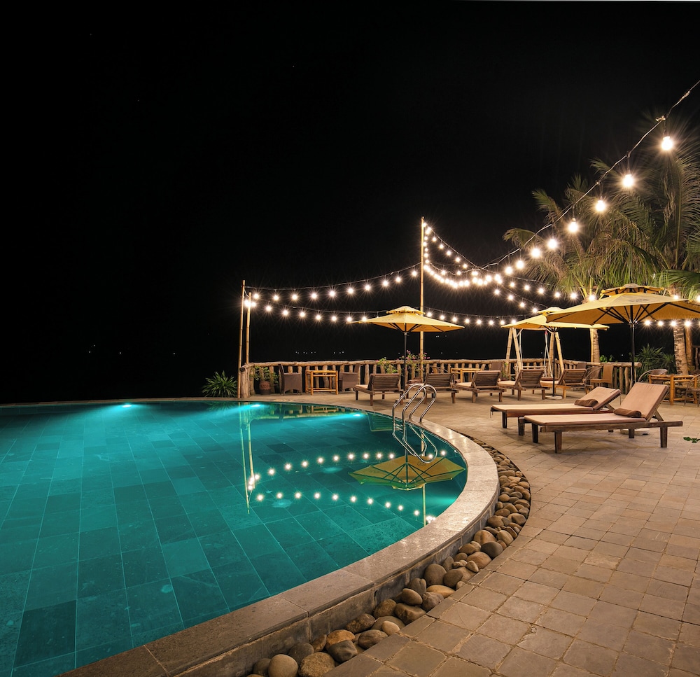 Mai Chau Hideaway Lake Resort 48/72