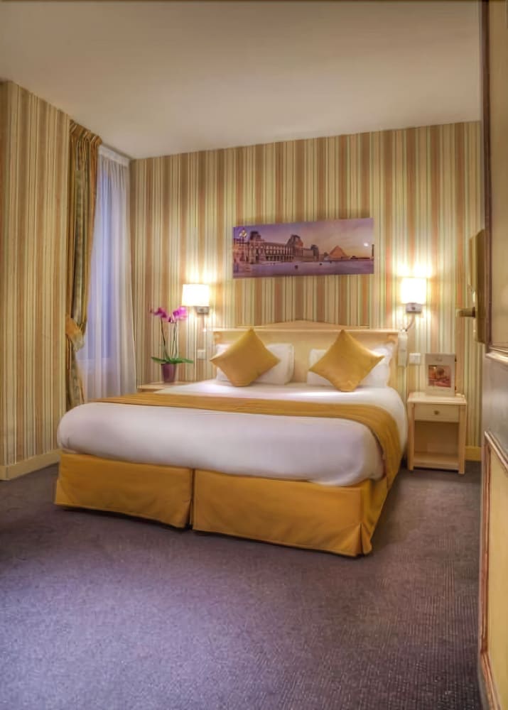ROOM, DOUBLE BED