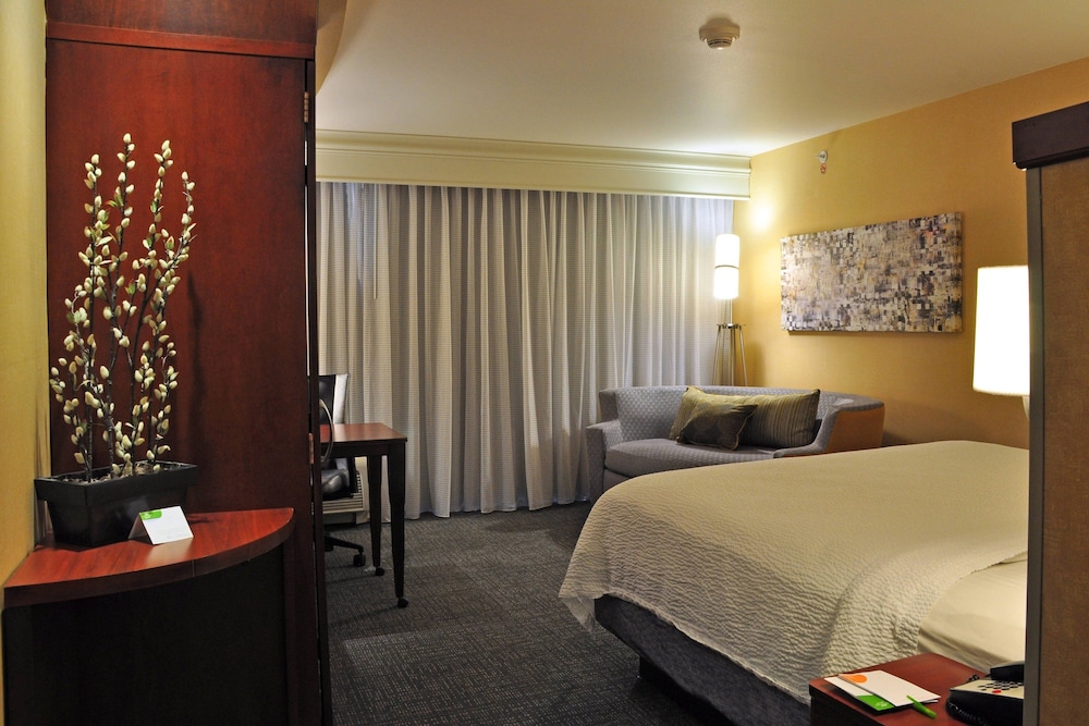 Courtyard by Marriott Kingston 10/50