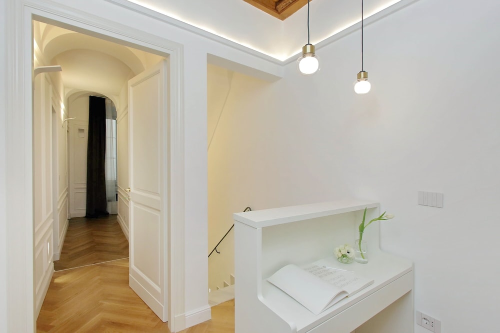 Domna Luxury Suites 21/23