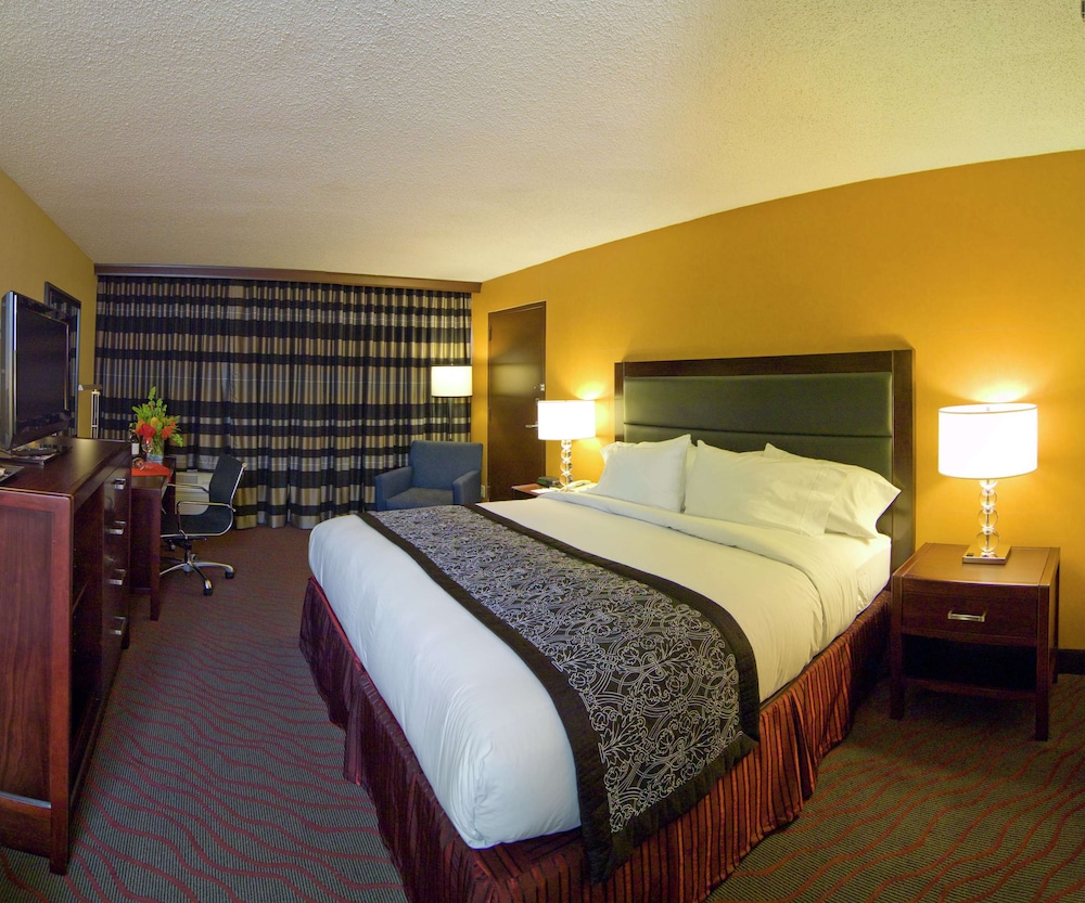 DoubleTree by Hilton Cleveland Downtown Lakeside 18/67