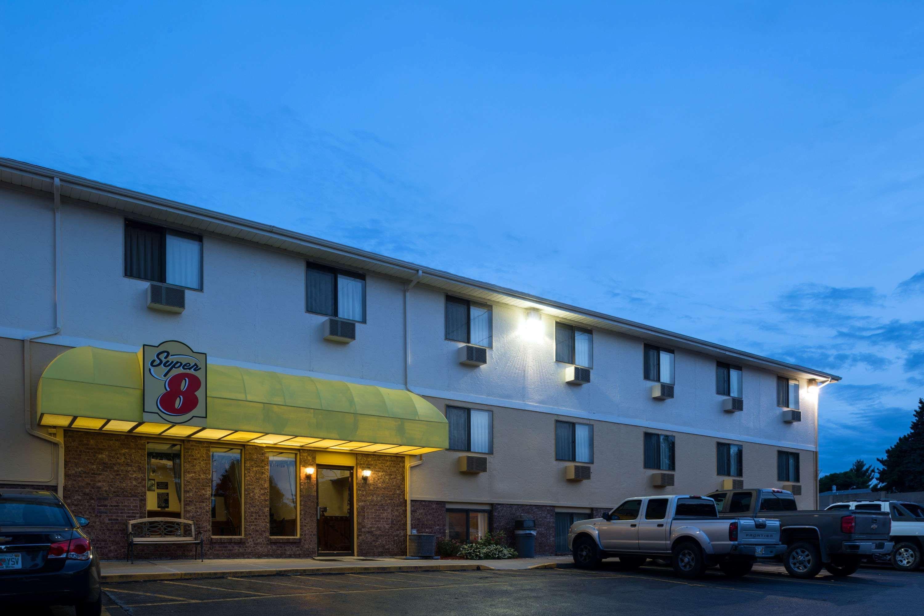 Super 8 by Wyndham Omaha NE 2/28