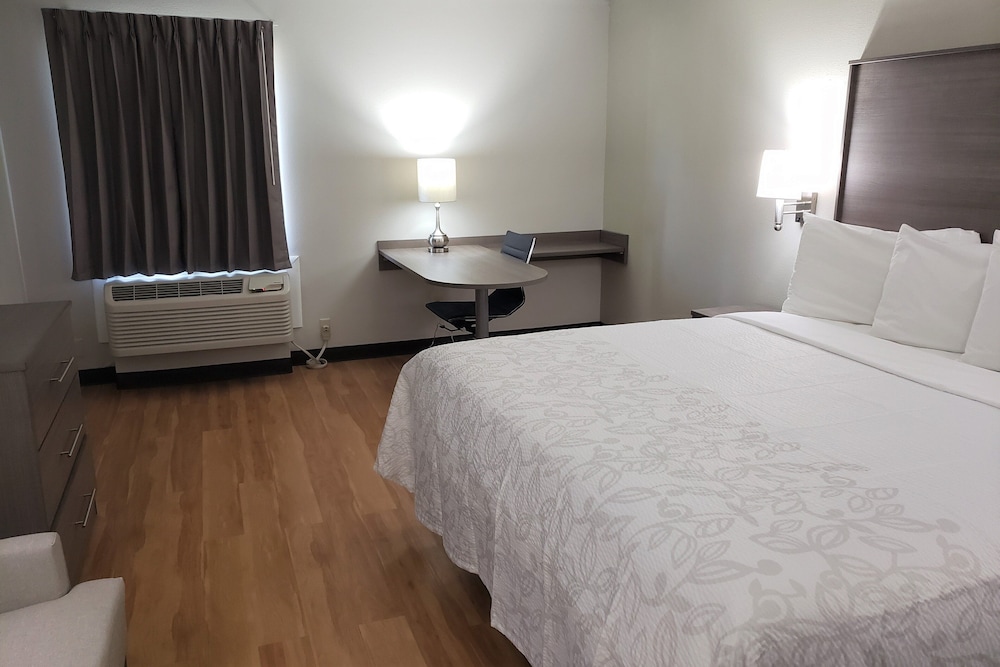 Red Roof Inn Moss Point 6/18