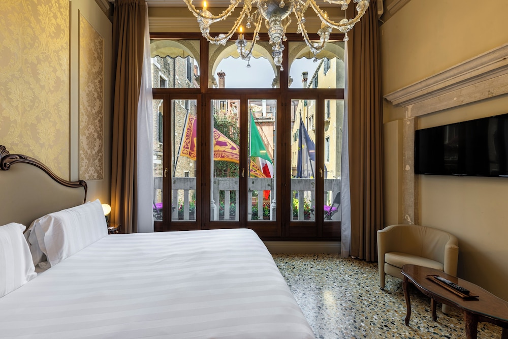 JUNIOR SUITE, STUDIO, CANAL VIEW, BALCONY