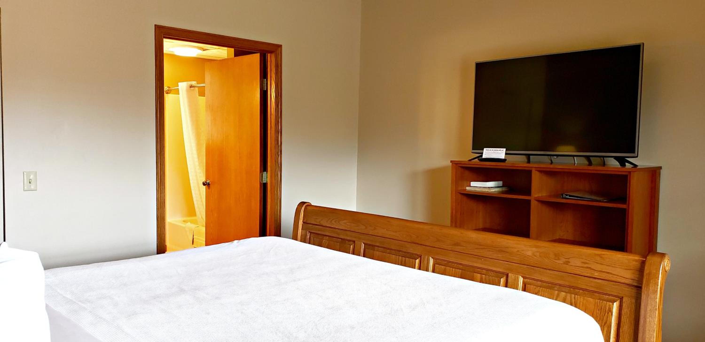 Carriage House, King Bed