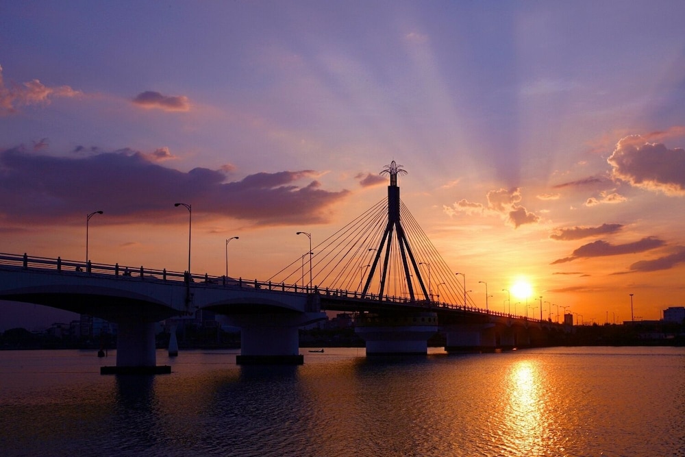 Grand Sunrise Hotel 94/100