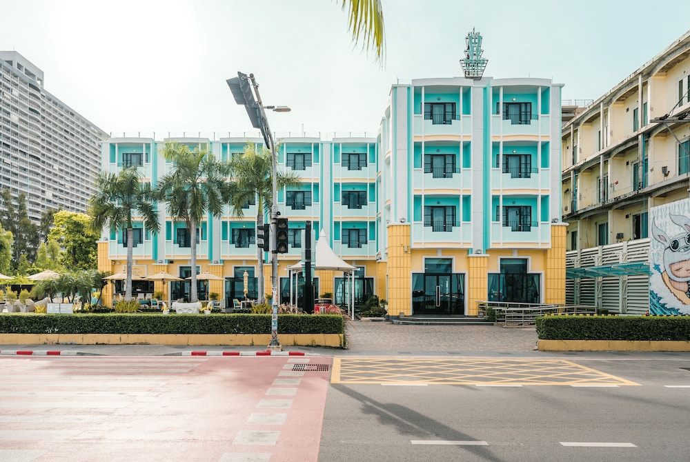Wave Hotel 44/50