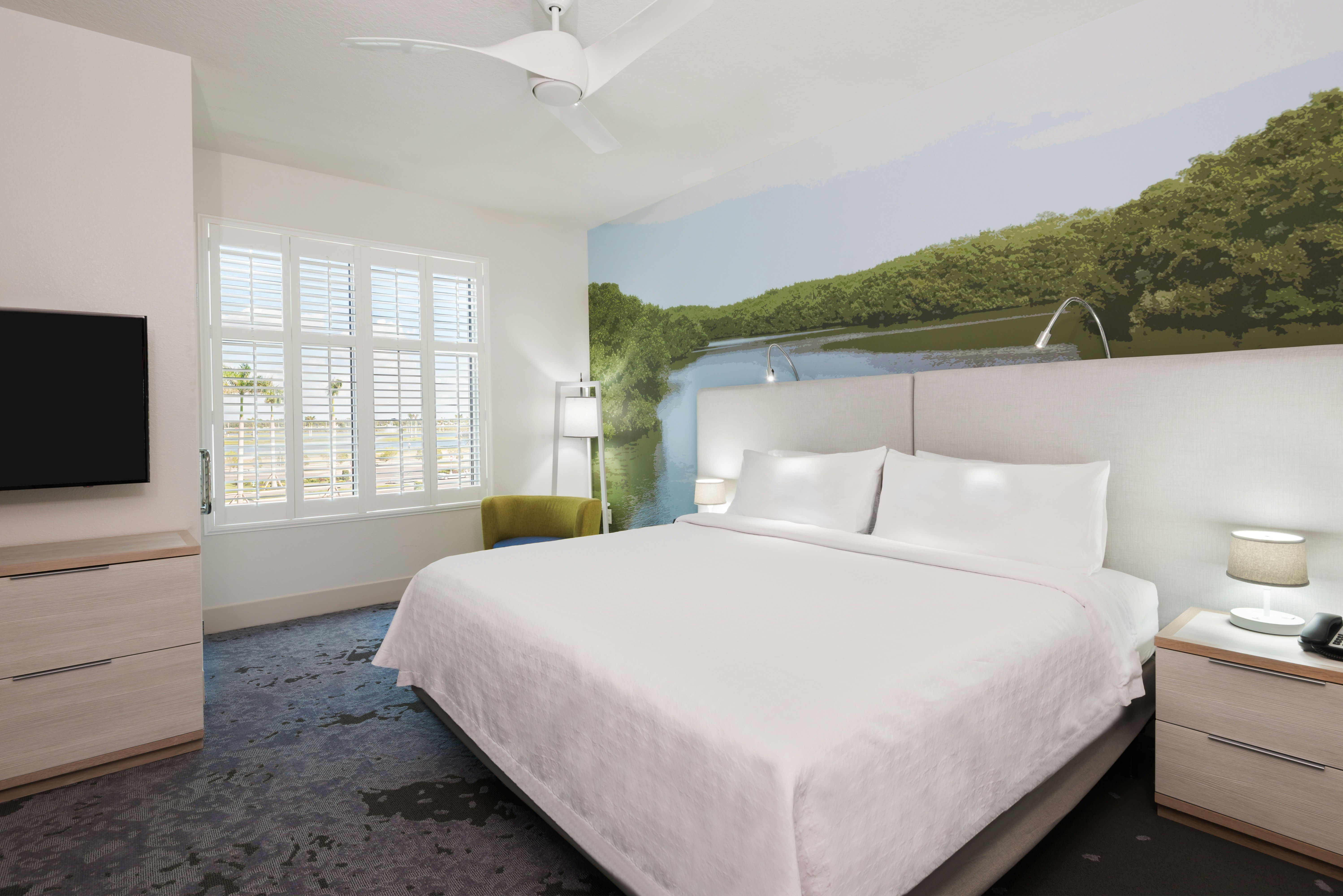 PREMIUM, SUITE, KING BED, ACCESSIBLE