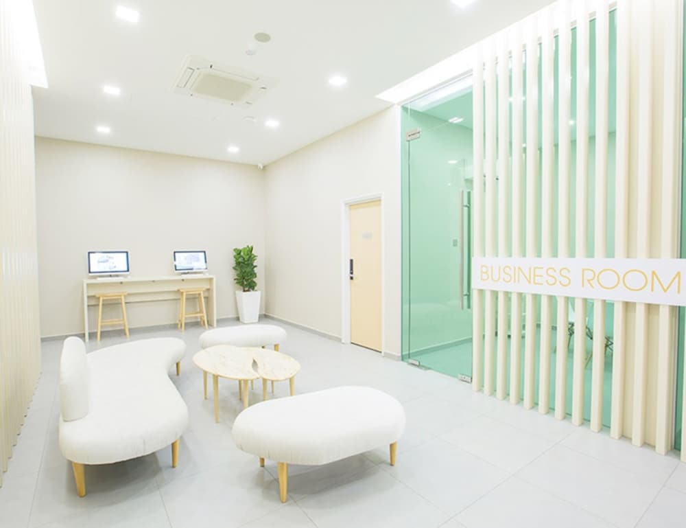 Minimalist Hotel 6/20