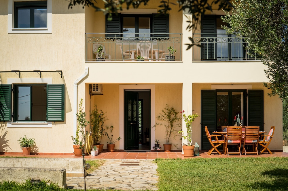 Koxyli Village Studios &amp; Apartments 2/50