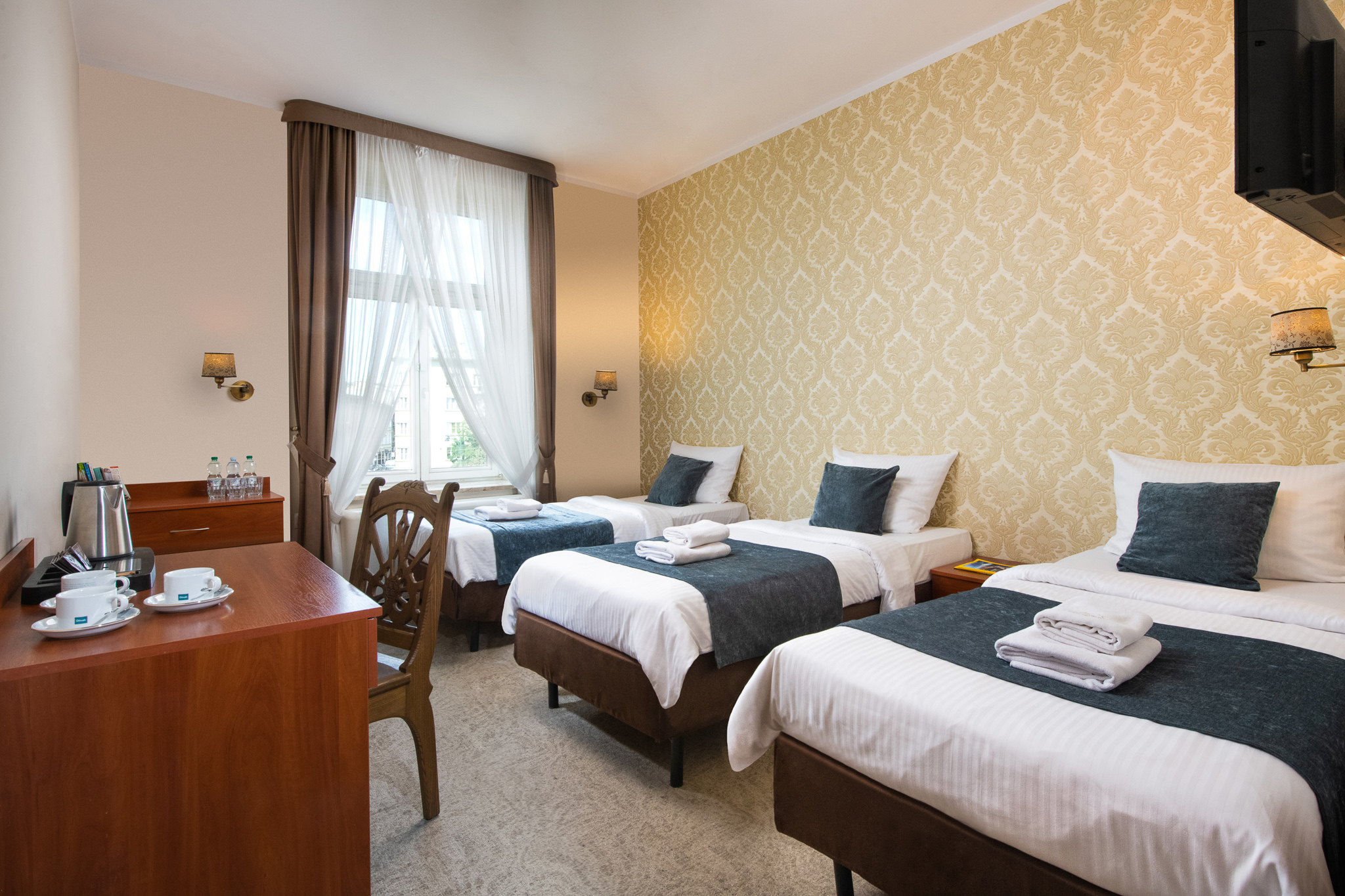 ROOM, TRIPLE