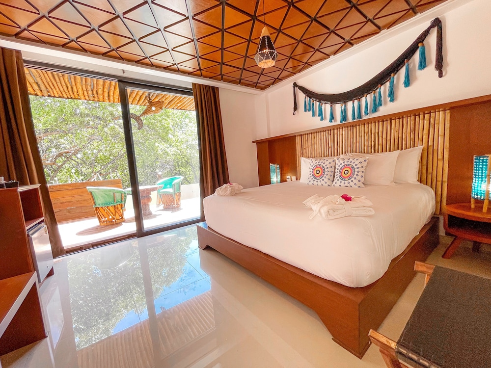 Akuazul Resorts Adults Only 11/50