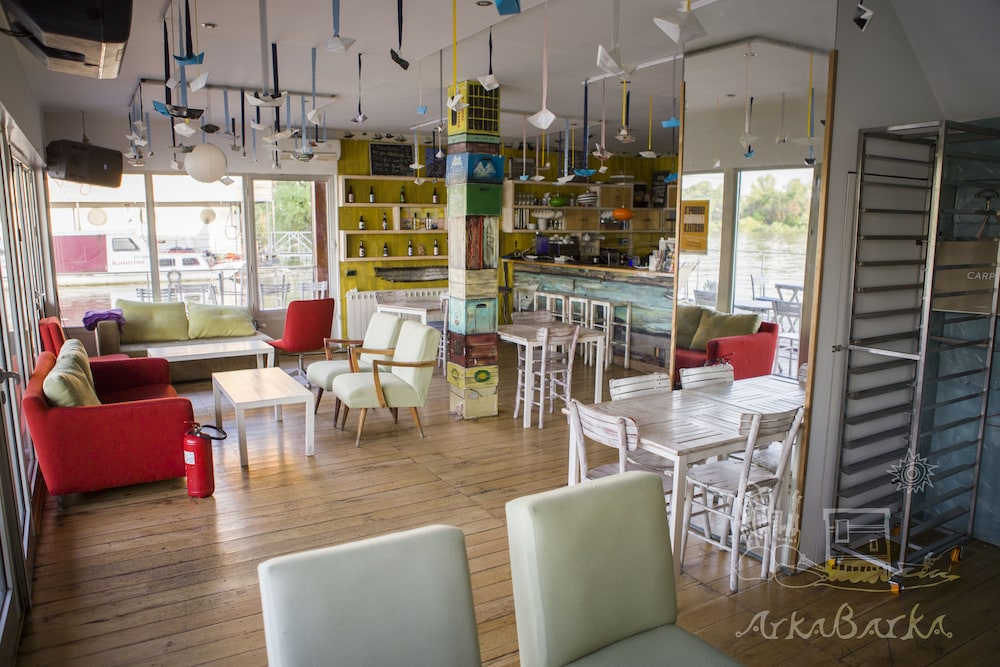 Arkabarka Floating Hostel And Apartments 69/83