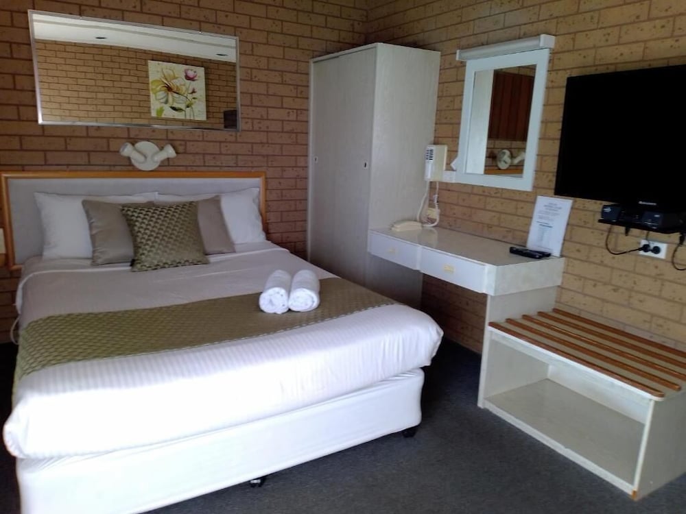 COUNTRY HOME MOTOR INN 7/28