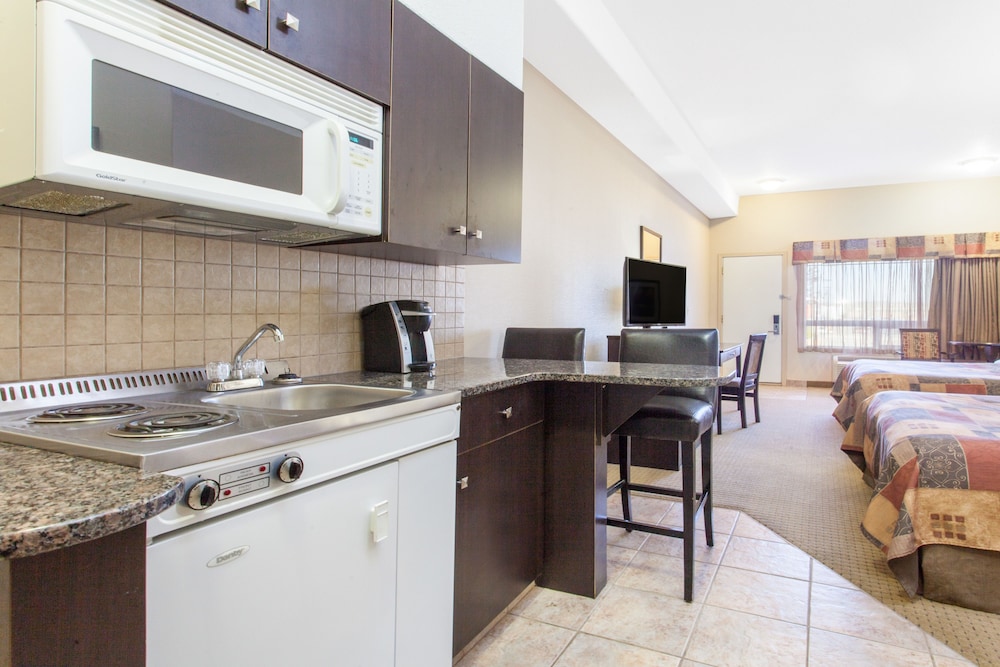 Ramada Westlock 32/37