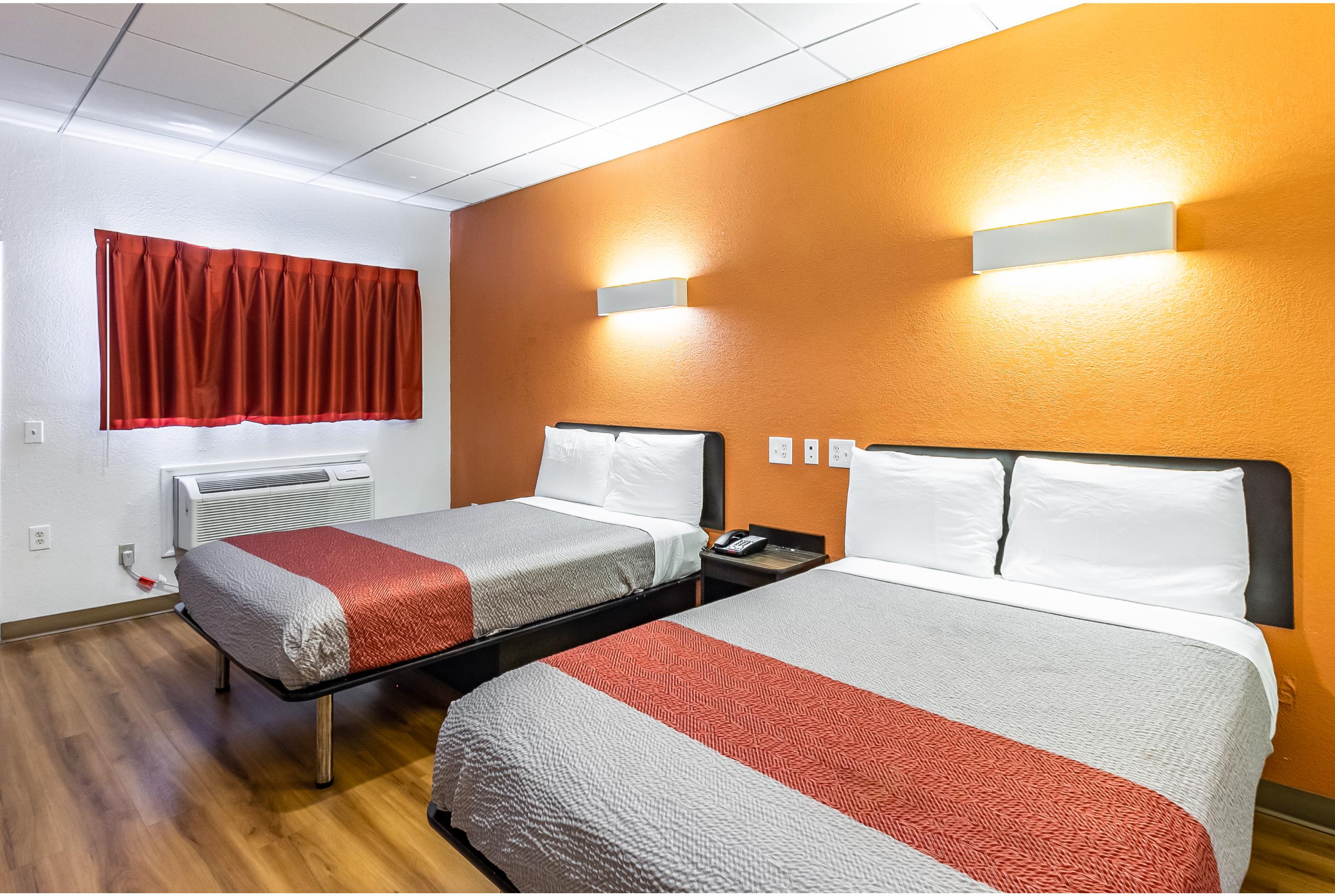 3 Full Beds - Non-Smoking