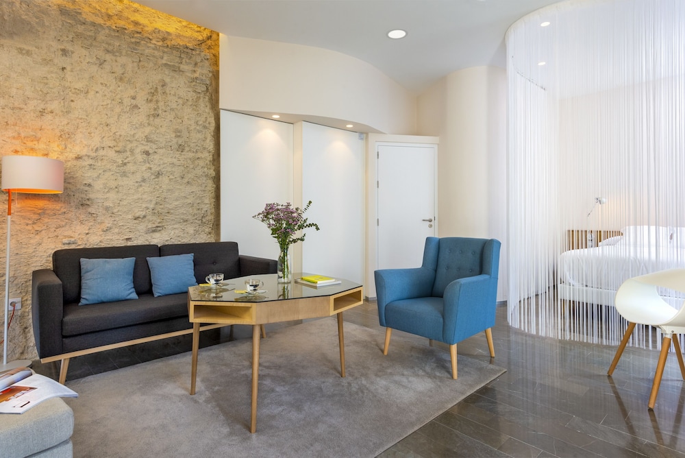 Torre Homenaje Historical Suites 27/50