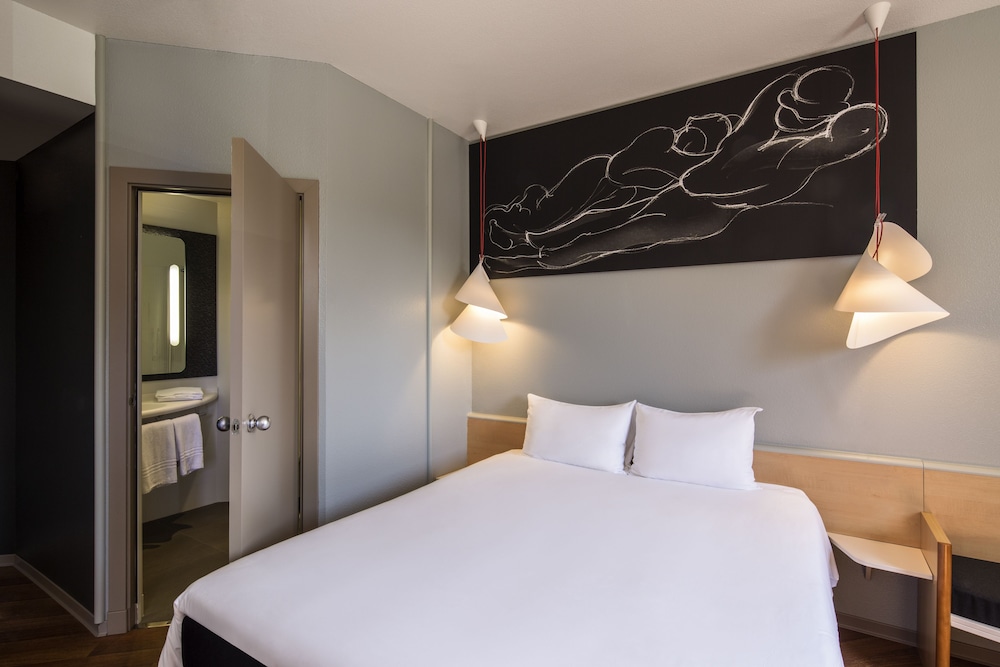 Ibis Sevilla 28/73