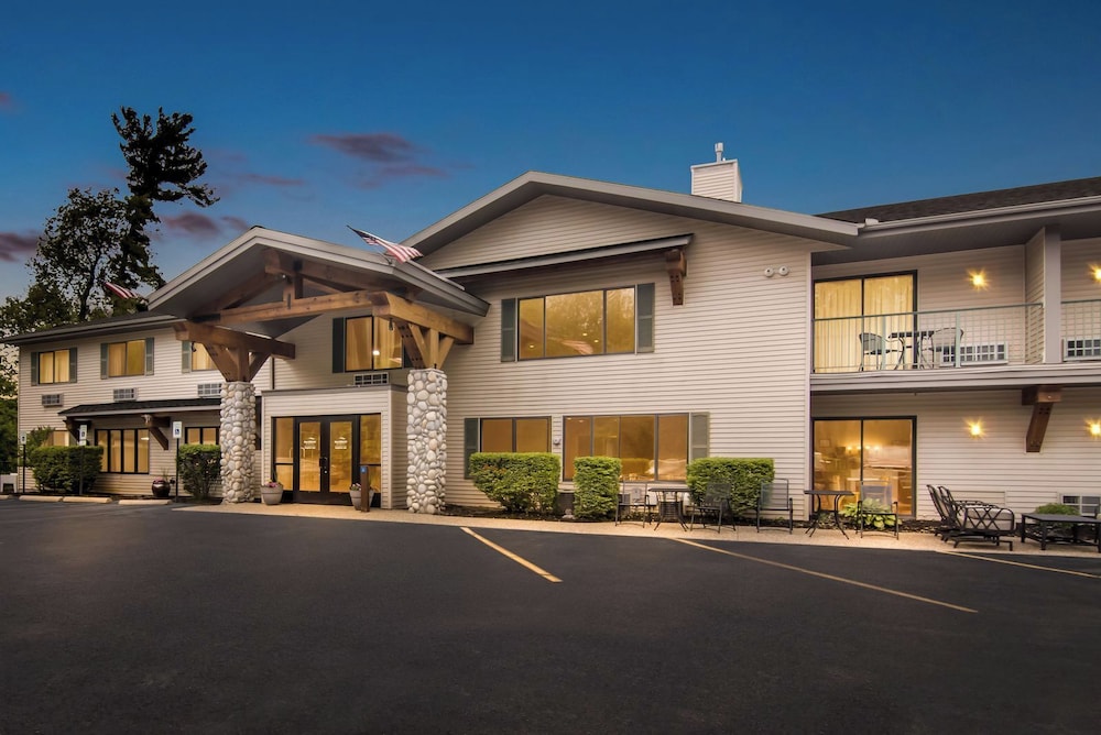 Beachfront Hotel 3/50