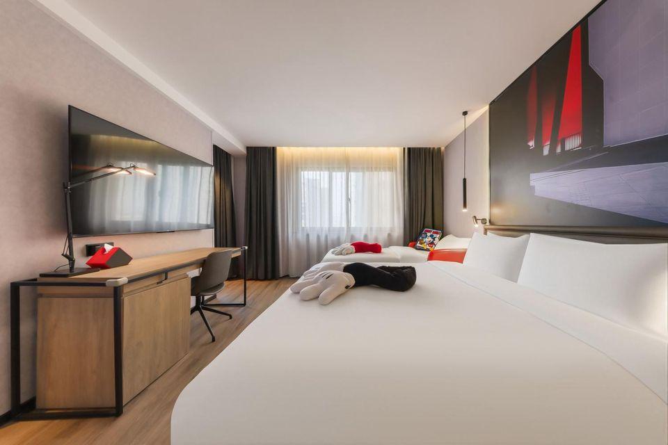 Theme, Luxury, Family, 1 Queen and 1 Single Bed