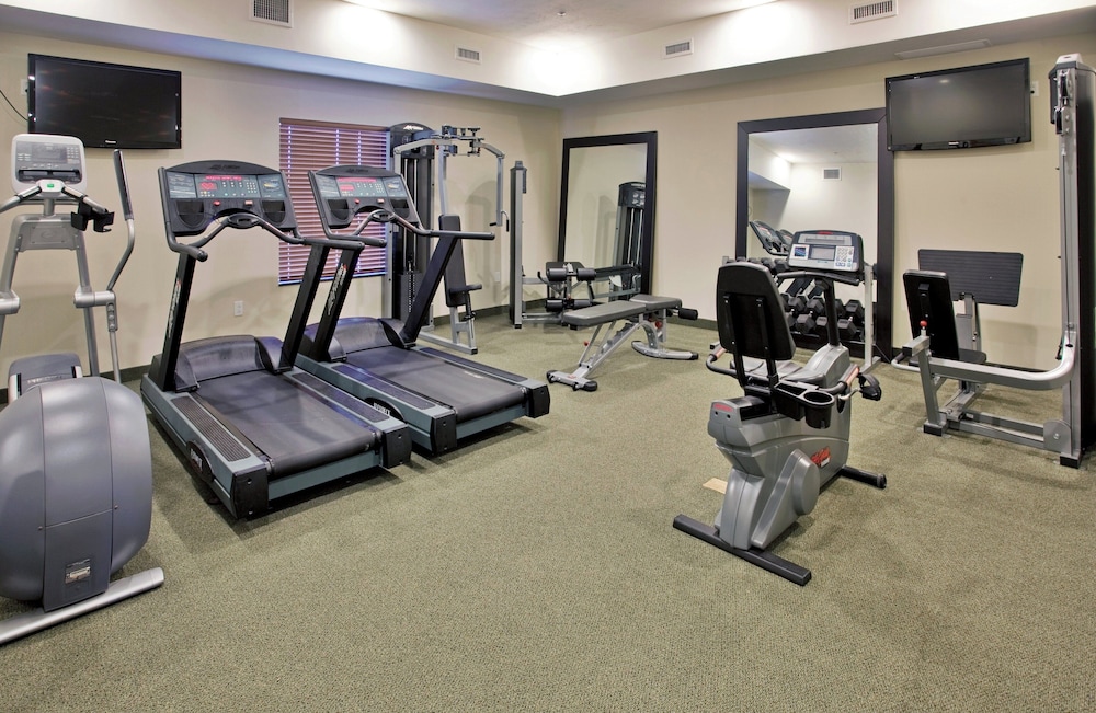 Holiday Inn Express Hotel And Suites Topeka North 26/53