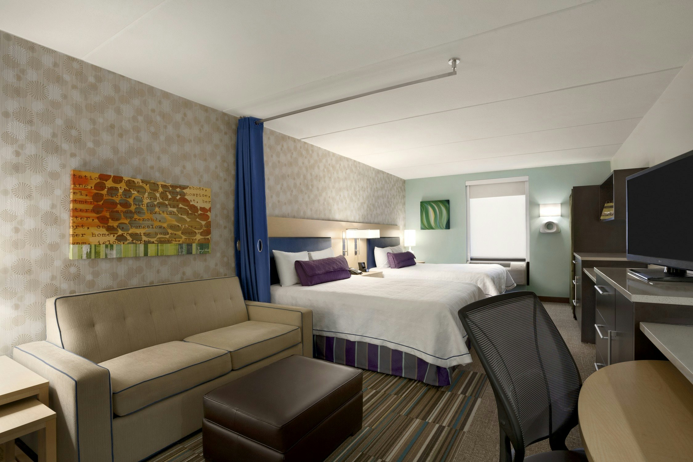 studio, 2 queen beds