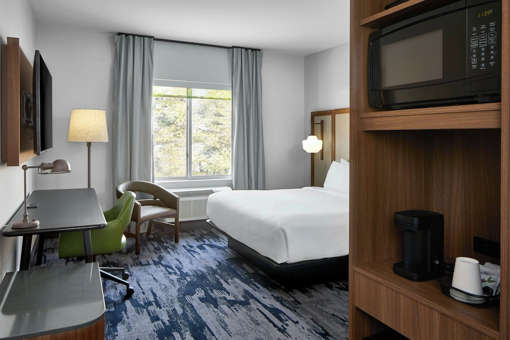 Fairfield By Marriott Inn & Suites Cornelia 7/25