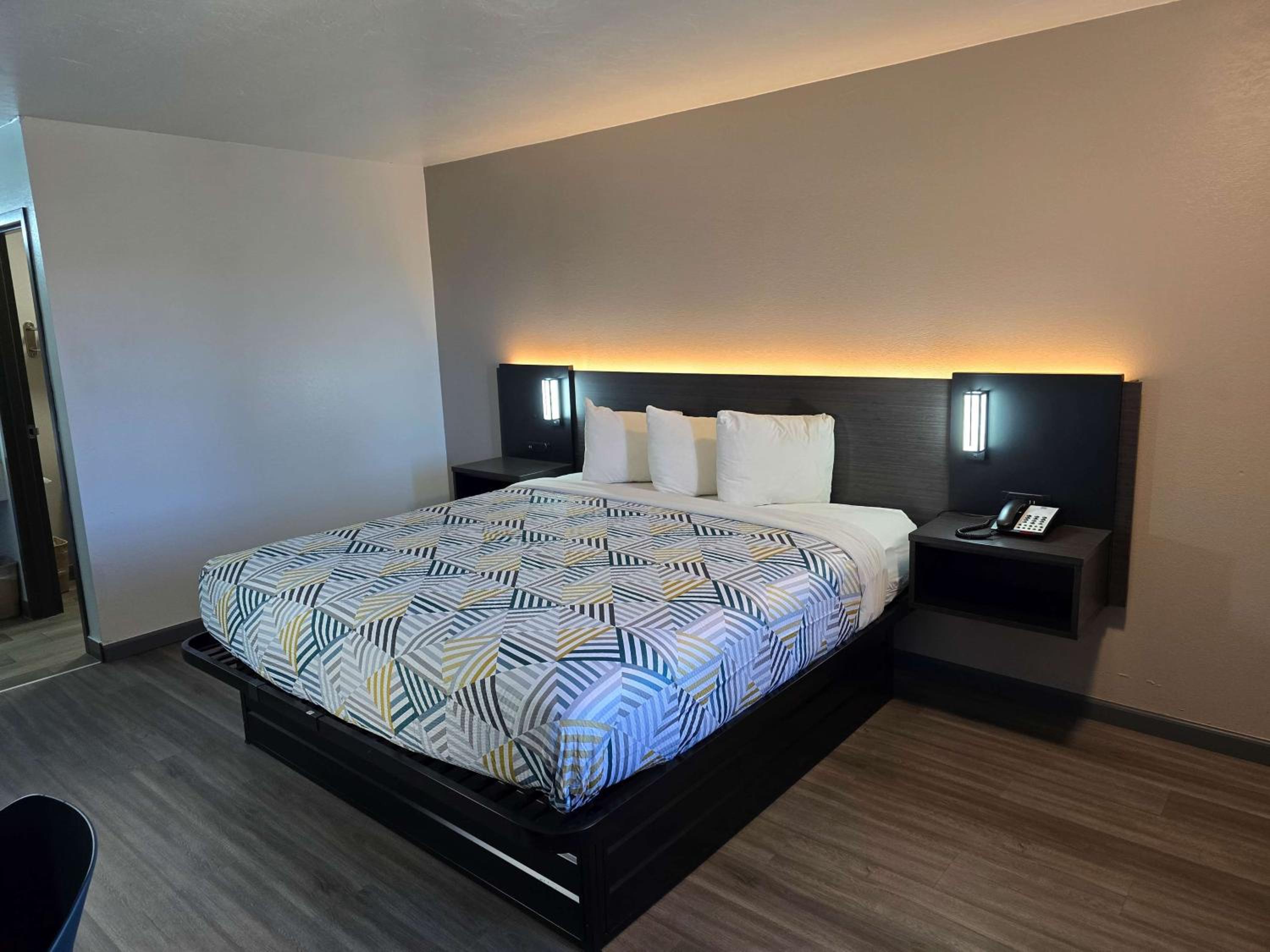 Room at Motel6 Oklahoma City, OK - Frontier City, OKLAHOMA CITY - OK