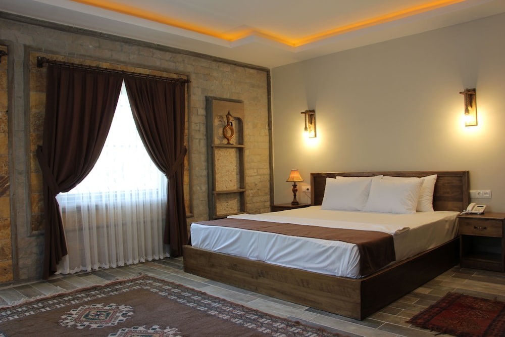 El Nazar Stone Suite 13/50