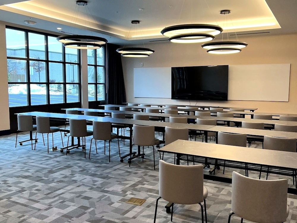 La Quinta Inn and Suites by Wyndham Leavenworth 50/60