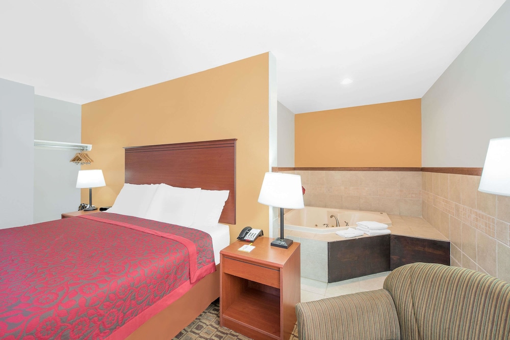 Days Inn By Wyndham Lamar 8/21
