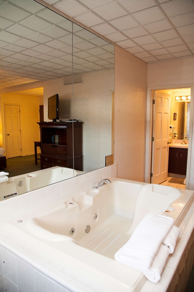 Genetti Hotel SureStay Collection By Best Western 6/44