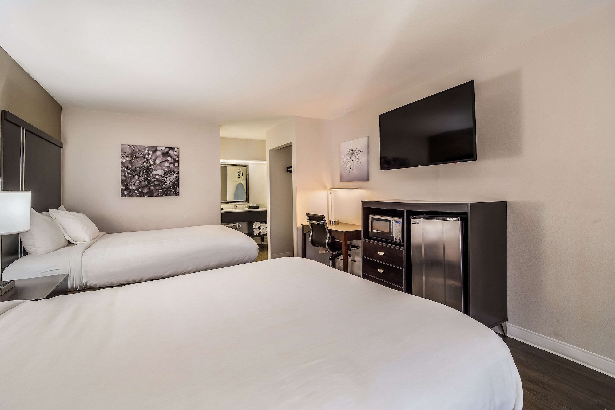 UPGRADE, 2 QUEEN BEDS