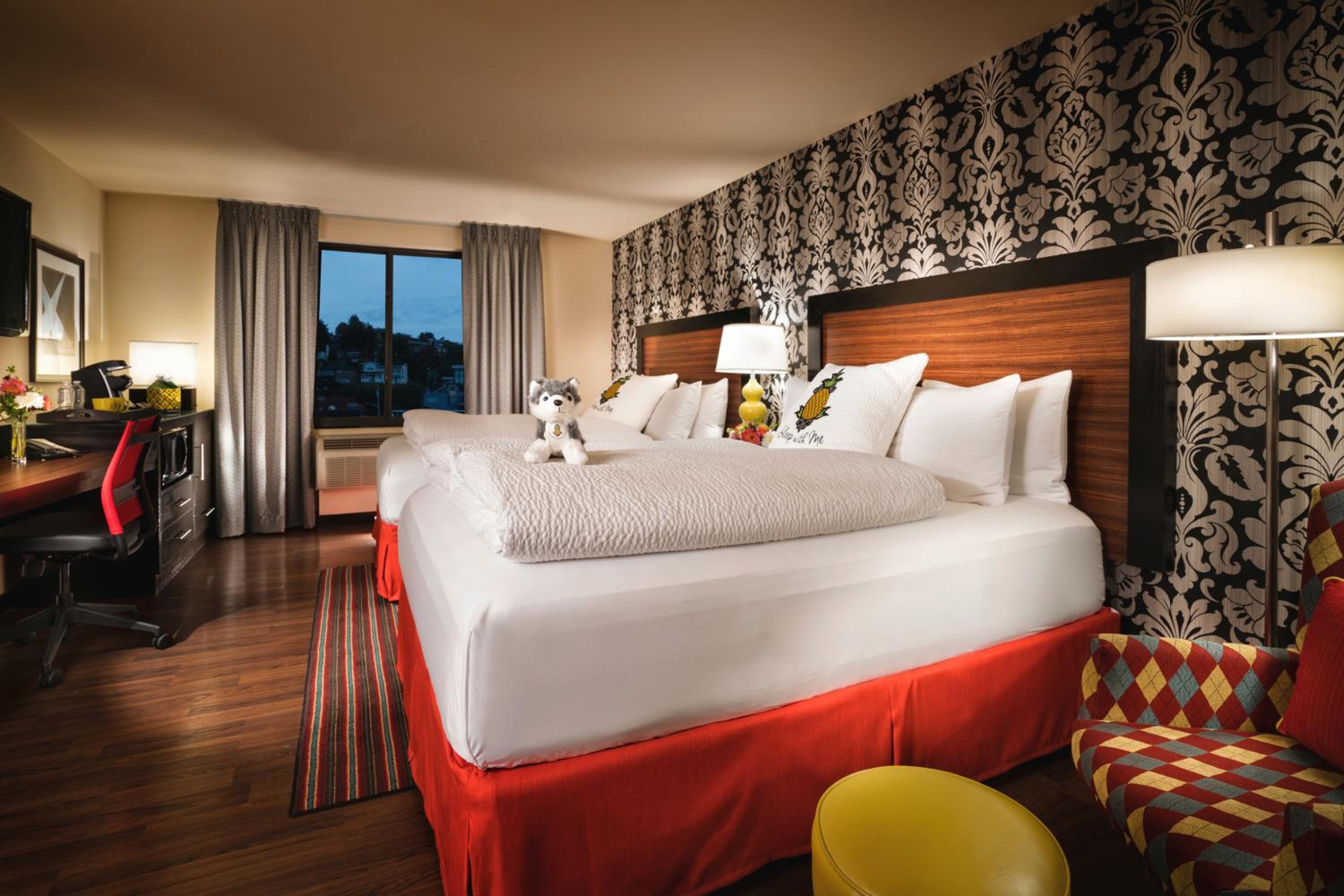 Duet, 2 Queen Beds