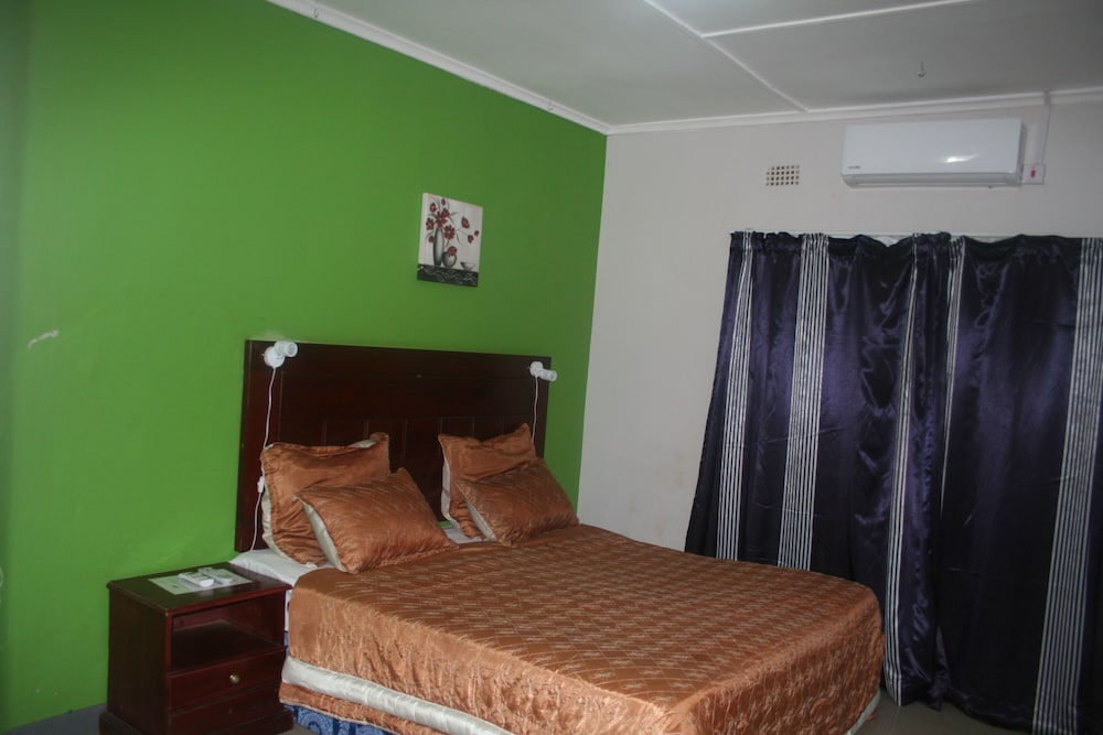 Honeybed Lodge 14/50