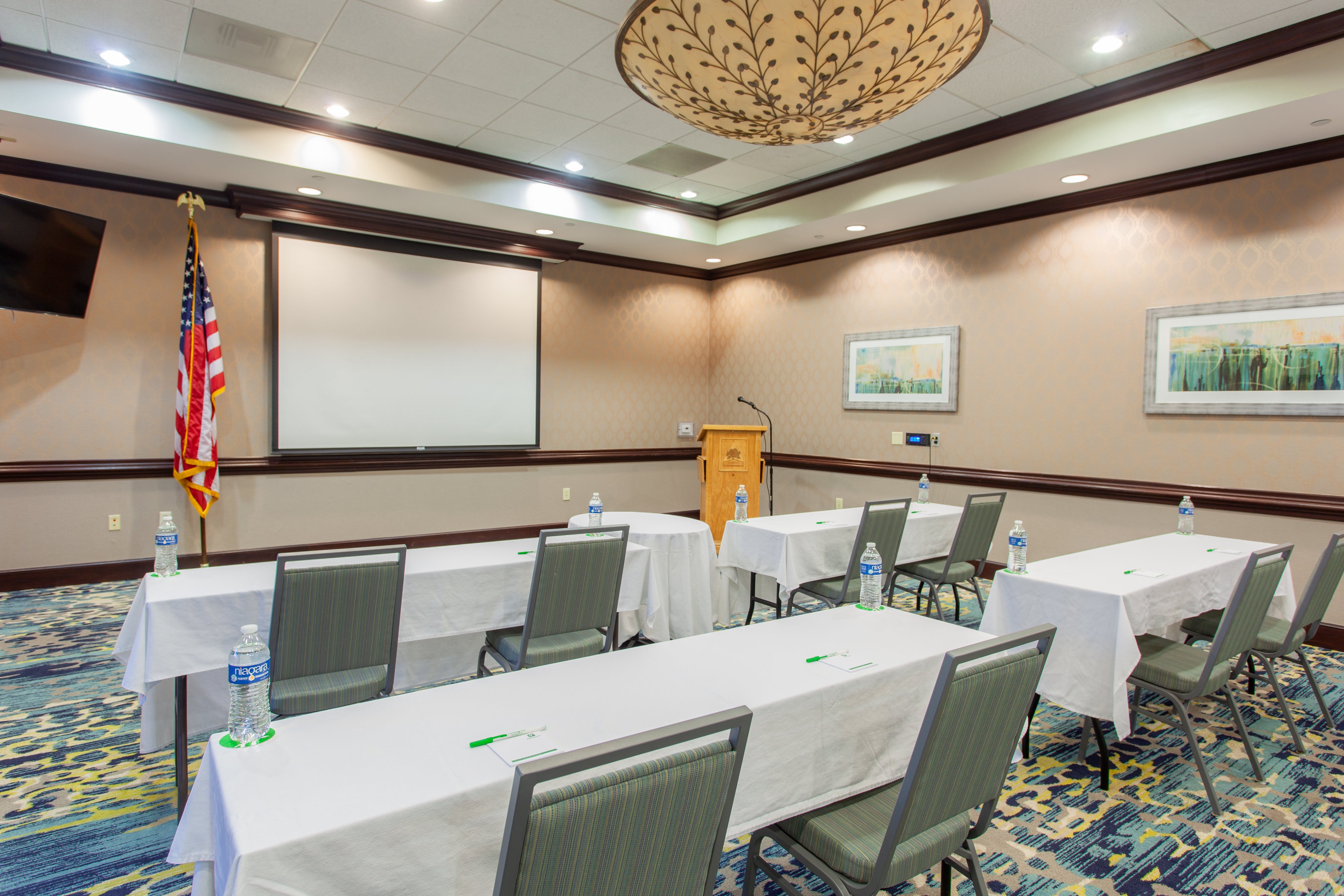 Holiday Inn Hotel Suites Tallahassee Conference Center N 54/62