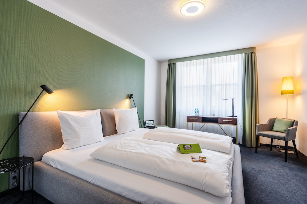 ROOM, KING BED