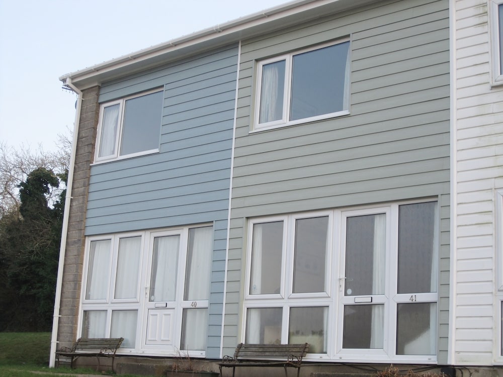 Freshwater Bay Holiday Cottages 5/50